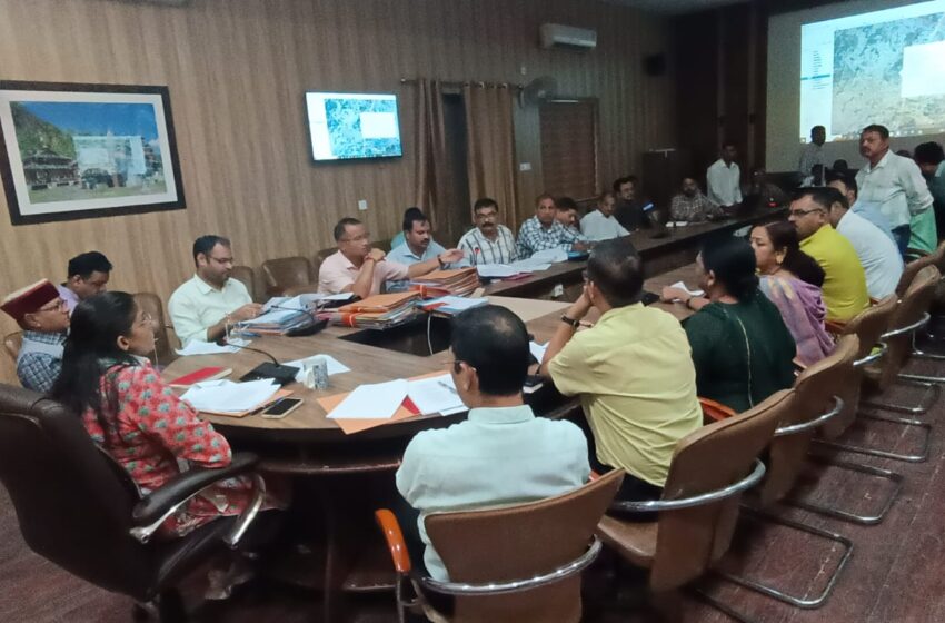  जिलाधिकारी श्रीमती सोनिका की अध्यक्षता में नगर निगम क्षेत्रान्तर्गत वार्डाे का नवीन परीसीमन के सम्बन्ध मे दावे / आपत्तियों के की सुनवाई की गई।