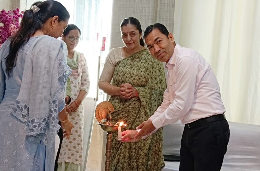  अपर जिलाधिकारी जयभारत सिंह ने दिव्यांग बच्चों के साथ कार्मिकों के व्यवहार के संबंध में एक दिवसीय प्रशिक्षण कार्यक्रम का दीप प्रज्वलित कर शुभारंभ किया।