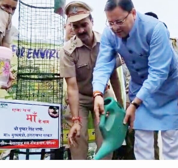  मुख्यमंत्री पुष्कर सिंह धामी ने गैरसैण में पौधारोपण किया।