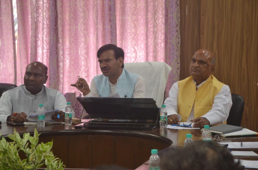  उत्तराखण्ड अनुसूचित जाति आयोग मुकेश कुमार की अध्यक्षता में अनुसूचित जाति हेतु संचालित योजनाओं की समीक्षा बैठक आयोजित की गई। 