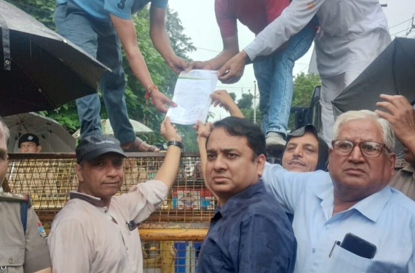  महानगर अध्यक्ष शरद जैन ने कहा कि आम आदमी पार्टी उत्तराखंड जल संस्थान संविदा श्रमिक संघ की मांग का पूर्ण समर्थन करती है।