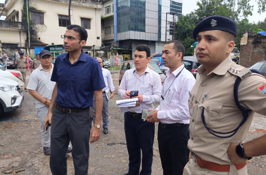  जिलाधिकारी सविन बसंल ने तहसील सदर का किया औचक निरीक्षण।