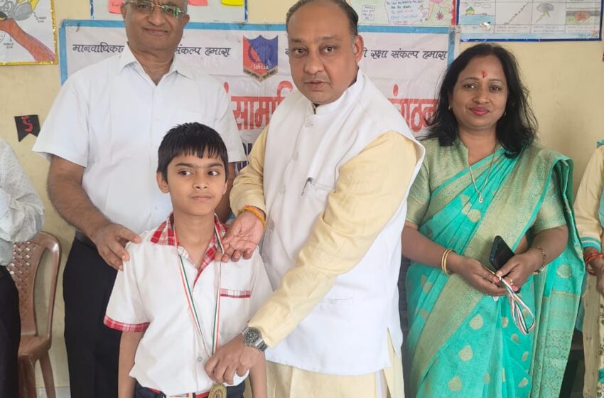  मानवाधिकार एवं सामाजिक न्याय संगठन ने रेनबो एमडी पब्लिक स्कूल में चित्रकला प्रतियोगिता में प्रतिभाग लेने वाले विजेताओं को पुरस्कृत किया।