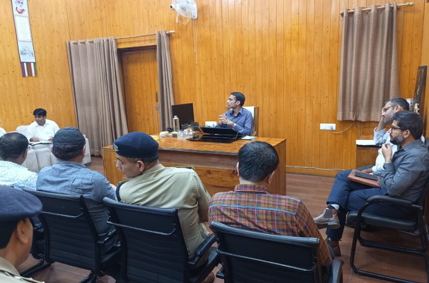  जिलाधिकारी सविन बसंल की अध्यक्षता में रेखीय विभागों के साथ संयुक्त बैठक आयोजित की।
