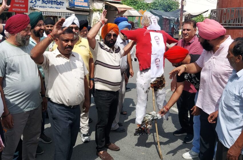  बीजेपी के निर्वार्तमान पार्षद व वरिष्ठ नेता देवेंद्र पाल मोंटी ने कहा की राहुल गाँधी द्वारा अमरीका में सिखों के कड़ा किरपान को लेकर दिये ब्यान को लेकर सिखों में आक्रोश। 