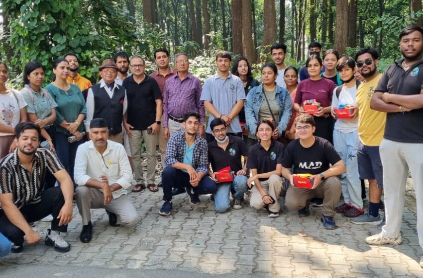  संस्था मैड के वालंटियर छात्र-छात्राओं ने रायपुर रोड पर सफाई अभियान चलाया।