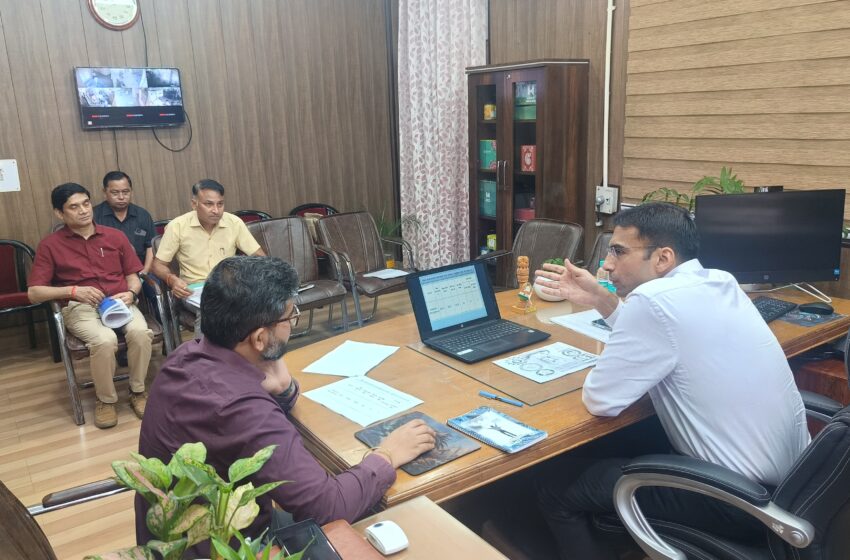  जिलाधिकारी सविन बंसल ने विभागवार जिला योजना वर्ष 2023-24, वर्ष 2024-25 की वित्तीय भौतिक प्रगति की समीक्षा की।