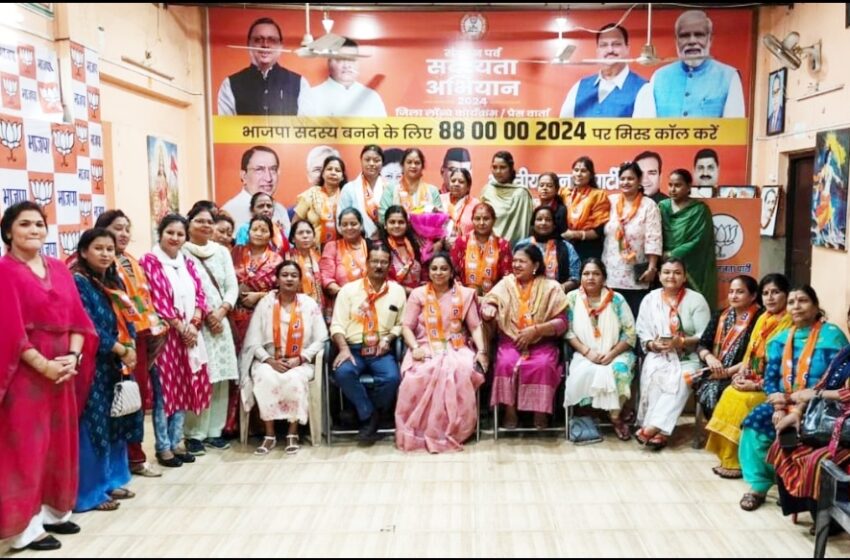  महिला मोर्चा अध्यक्ष श्रीमती अर्चना बागड़ी की अध्यक्षता में समस्त महानगर पदाधिकारी एवं मंडल अध्यक्ष के साथ सदस्यता अभियान की बैठक की।