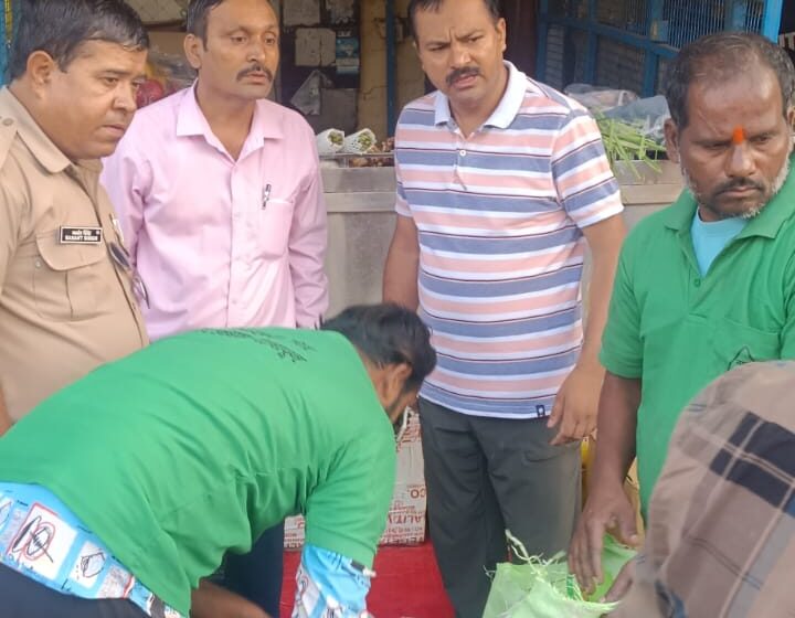  जिलाधिकारी सविन बंसल नगर निगम देहरादून में सफाई व्यवस्थाओं को पटरी पर लाने के लिए कर रहे है निरंतर प्रयास।