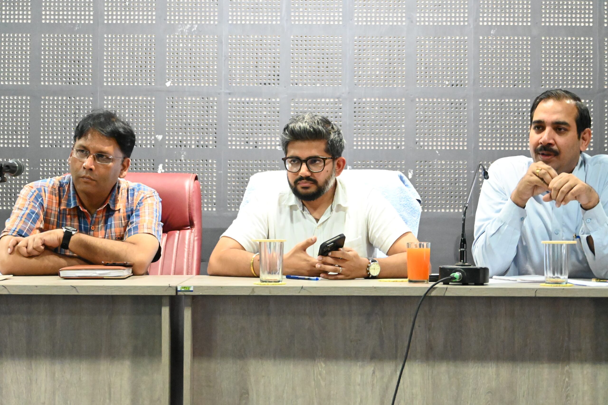  मुख्य विकास अधिकारी अभिनव शाह ने सरस मेले की तैयारियों के सम्बन्ध बैठक की।