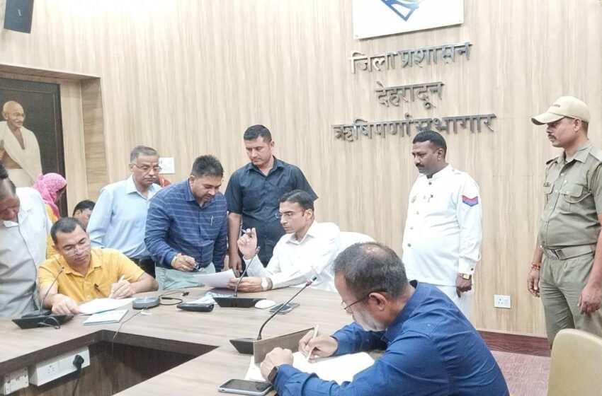  जिलाधिकारी सविन बंसल ने जनता दरबार में लोगों की सुनी समस्याएं,अधिकतर शिकायतों का मौके पर ही किया निस्तारण।