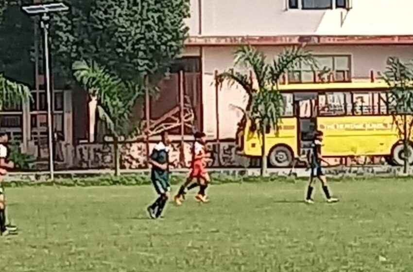  द्वितीय रोहिताश सिंह मैमोरियल इंटर-स्कूल सॉकर टूर्नामेंट में गुरूनानक एकेडमी व रेड फोर्ट इंटरनेशनल स्कूल के बीच मैच रहा ड्रा।