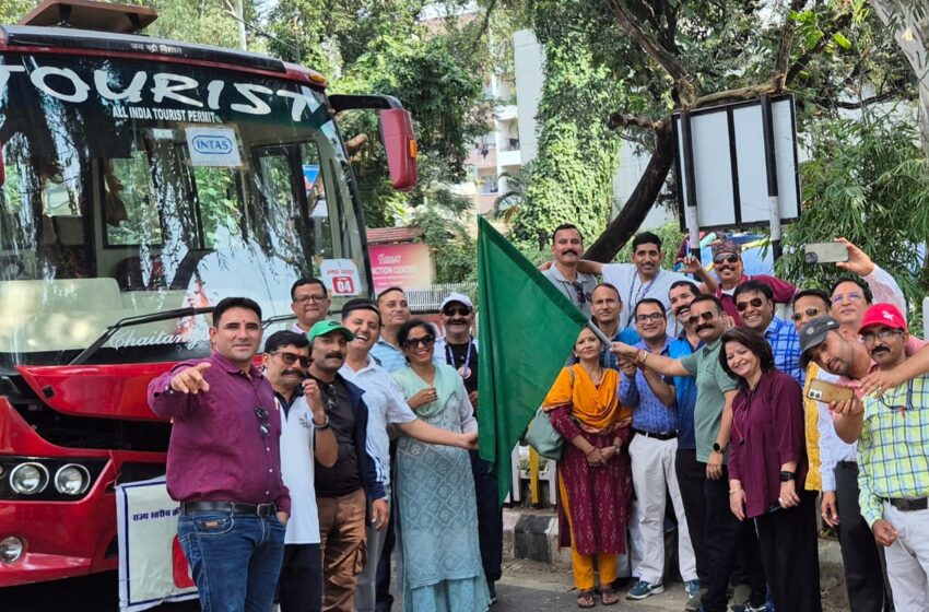  उत्तराखंड राज्य प्राथमिक शिक्षक संघ देहरादून के जिलाध्यक्ष धर्मेन्द्र सिंह रावत ने छात्र छात्राओं को राज्य स्तर क्रीड़ा एवं सांस्कृतिक प्रतियोगिता, हल्द्वानी के लिए चार अलग अलग बसों हरी झंडी दिखा कर रवाना किया।