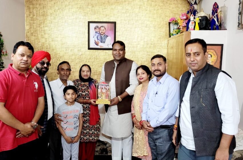  भारतीय जनता पार्टी महानगर अध्यक्ष के द्वारा महानगर शक्ति केंद्र संयोजक दीपावली शुभकामनाएं मिलन कार्यक्रम के अंतर्गत तपोवन मंडल के सभी शक्ति केदो पर शुभकामनाएं दी गई। 