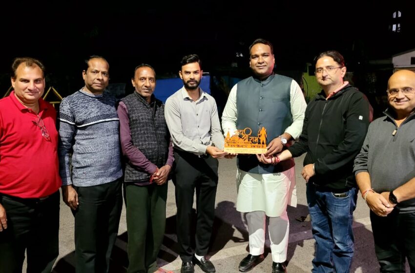  महानगर के अध्यक्ष सिद्धार्थ उमेश अग्रवाल ने शक्ति केंद्र संयोजकों के परिवारों को दीपावली की शुभकामनाएं दी। 