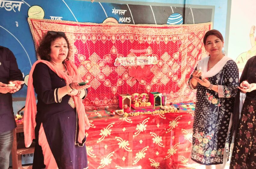  राजकीय प्राथमिक विद्यालय चौकी चामासारी रायपुर में दीपावली धूमधाम से मनाई।