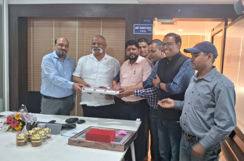  प्रांतीय रक्षक दल हित संगठन उत्तराखंड के प्रदेश संयोजक प्रमोद मंन्द्रवाल जी के नेतृत्व में विभागीय सचिव श्री अमित कुमार सिन्हा से शिष्टाचार भेंट की।