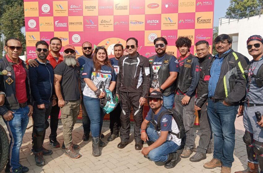  अमिताभ श्रीवास्तव, डीआईजी उत्तराखंड होमगार्ड्स ने सड़क सुरक्षा और यातायात प्रबंधन बाइक रैली को हरी झंडी दिखाकर रवाना किया।