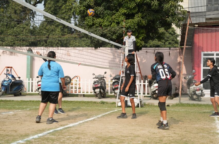  तृतीय जॉन जे सुकिया मेमोरियल अंतर विद्यालय वरिष्ठ गर्ल्स वालीबॉल टूर्नामेंट में न्यू दून ब्लासम स्कूल ने द हैरिटेज स्कूल को हराया।