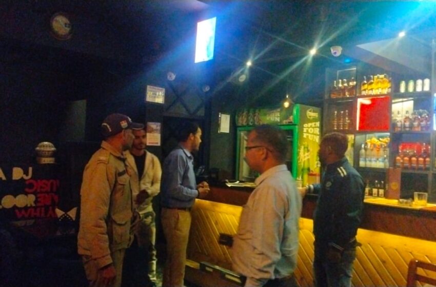  जिलाधिकारी सविन बंसल के निर्देश पर बार अनुज्ञापनों का 15 दिन के लिए लाईसेंस निलम्बित किया।