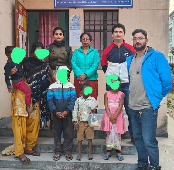  भिक्षावृत्ति में लिप्त दो बालिका एवं तीन बालक को रेस्क्यू किया।
