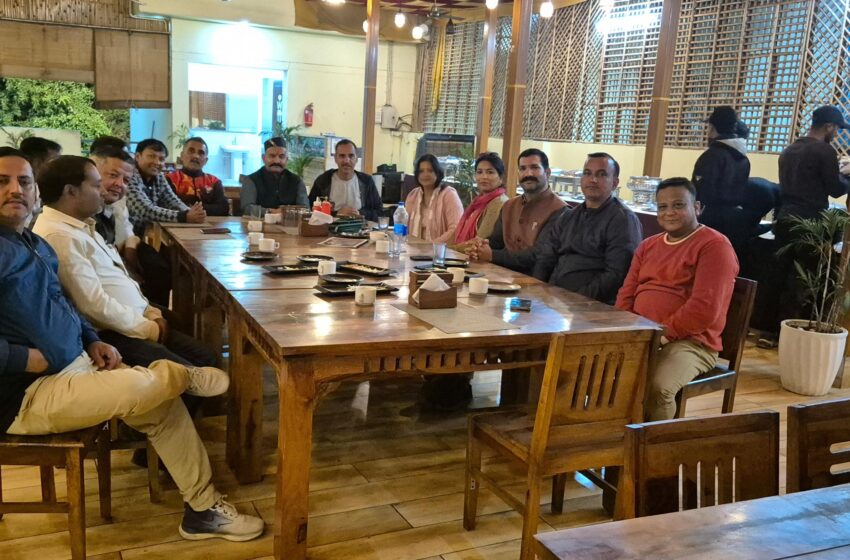  उत्तराखंड राज्य प्राथमिक शिक्षक संघ के जिलाध्यक्ष धर्मेन्द्र सिंह रावत की अध्यक्षता में शिक्षिकों की वर्तमान में विभिन्न समस्यायों के संदर्भ में बैठक आहूत की।