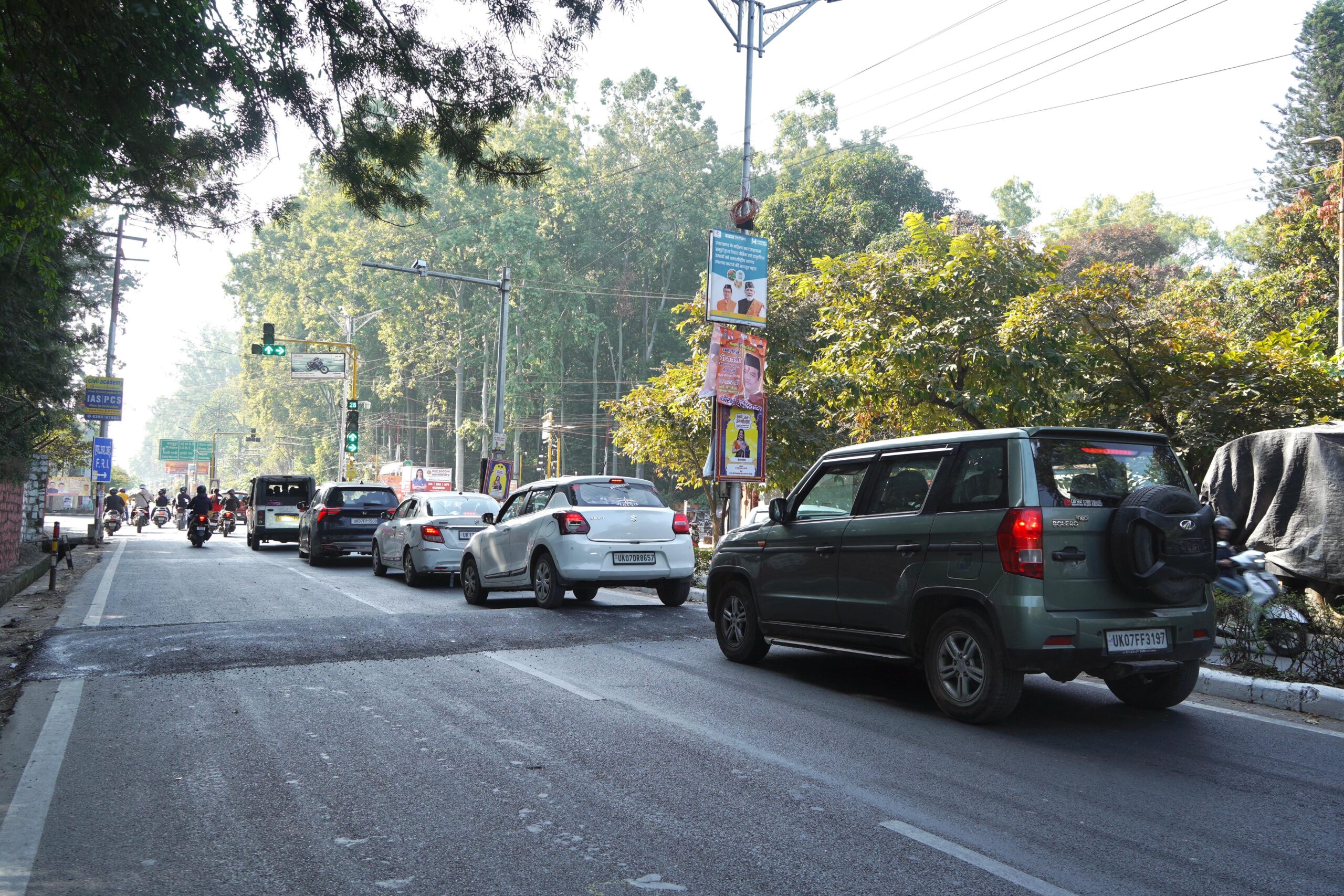  जिलाधिकारी सविन बंसल के निर्देश के बाद ONGC चौक में रफ्तार से आने वाली गाड़ियों पर लग रही है ब्रेक।