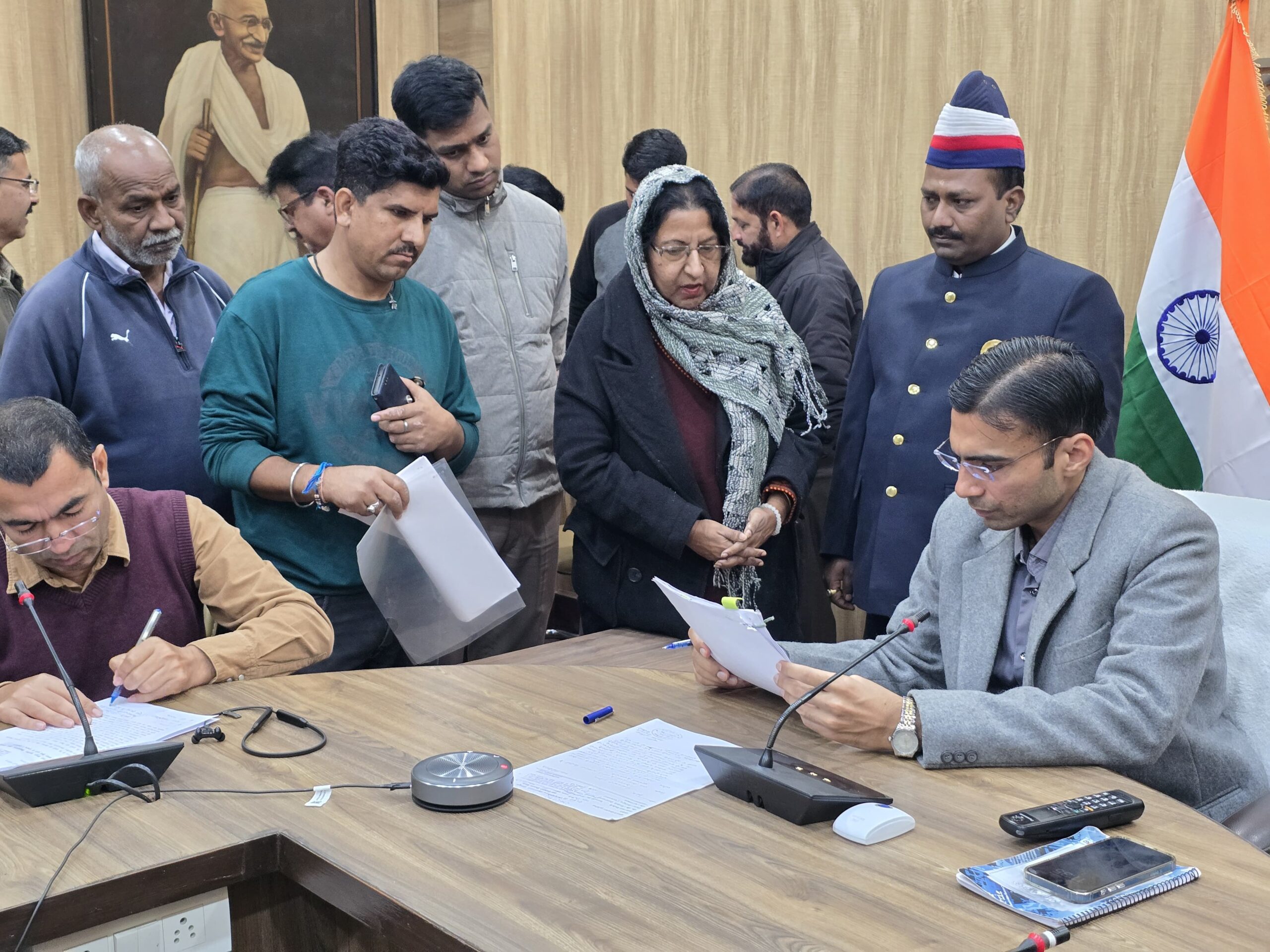  जिलाधिकारी सविन बंसल की अध्यक्षता में जनसुनवाई कार्यक्रम का आयोजन किया गया।