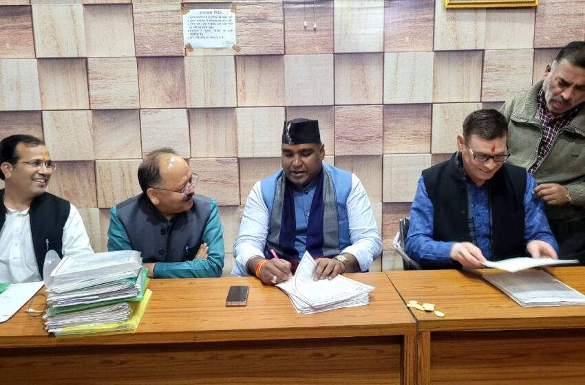  महानगर अध्यक्ष सिद्धार्थ उमेश अग्रवाल ने अवगत कराया कि 2 लाख 65 हजार से अधिक सदस्य बनाने का काम किया।