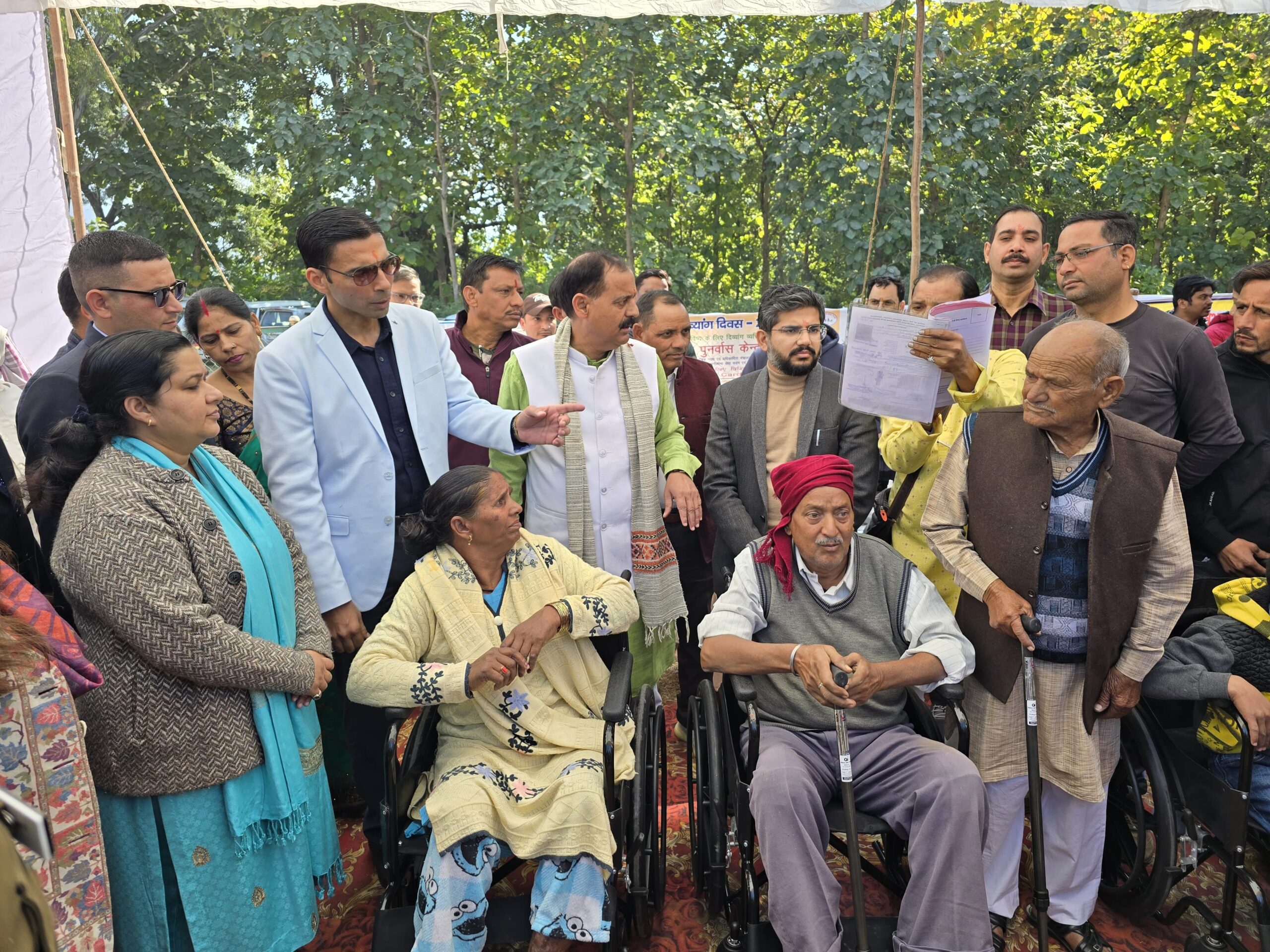  जिलाधिकारी सविन बंसल की अध्यक्षता में इन्टर कॉलेज थानों में बहुदेशीय शिविर का आयोजन किया।