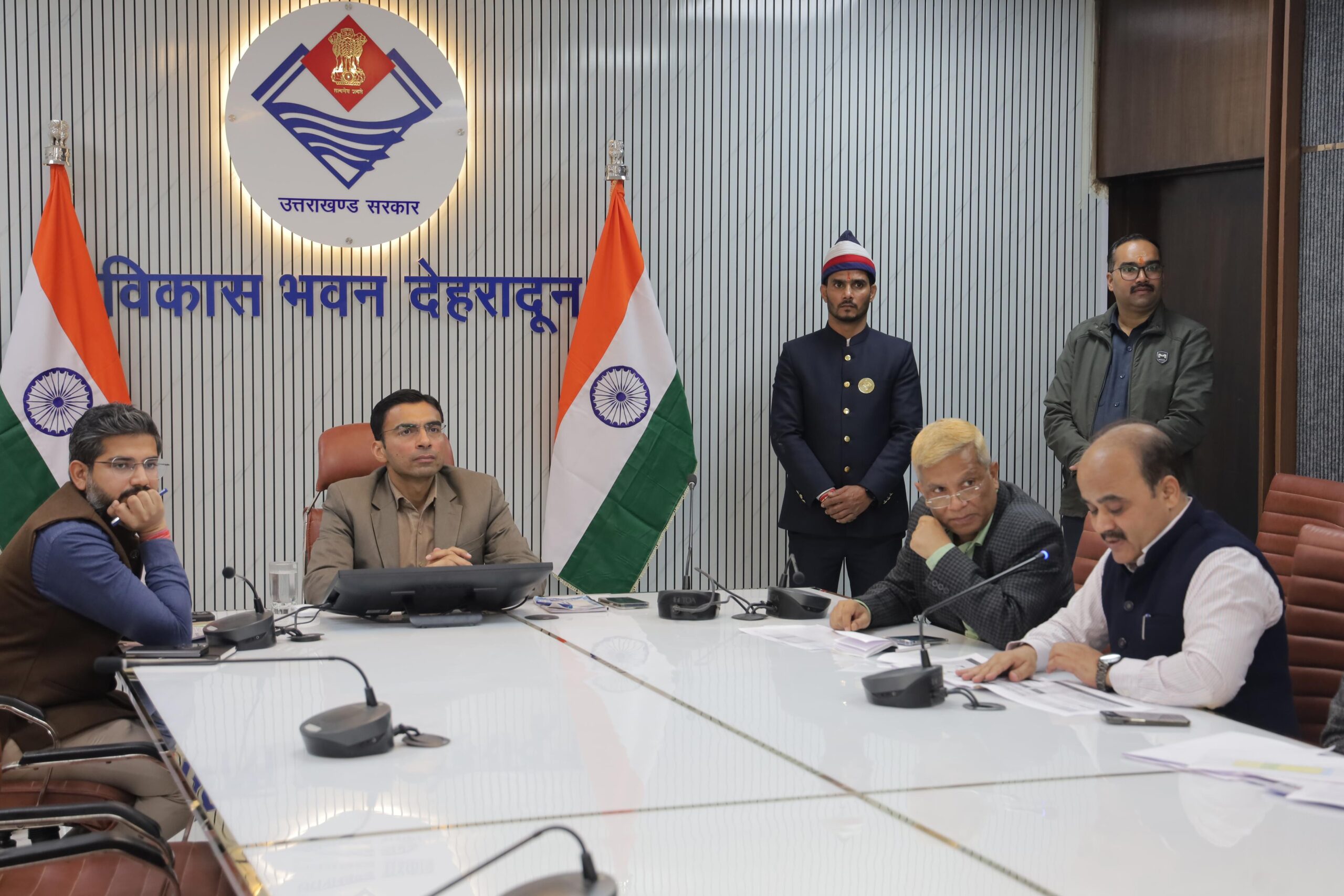  जिलाधिकारी सविन बंसल सीईओ स्मार्ट सिटी का चार्ज संभालते ही कान्टेक्ट एग्रीमेंट एवं वित्तीय नियमों को लेकर अधिकारियों एवं इंजीनियरों के कसे पेंच।