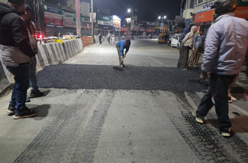  घंटाघर में स्पीड ब्रेकर, स्टॉप लाइन आदि की कार्य पूर्ण राजपुर रोड में डिवाइडर का नवीनीकरण कार्य युद्ध स्तर पर ।