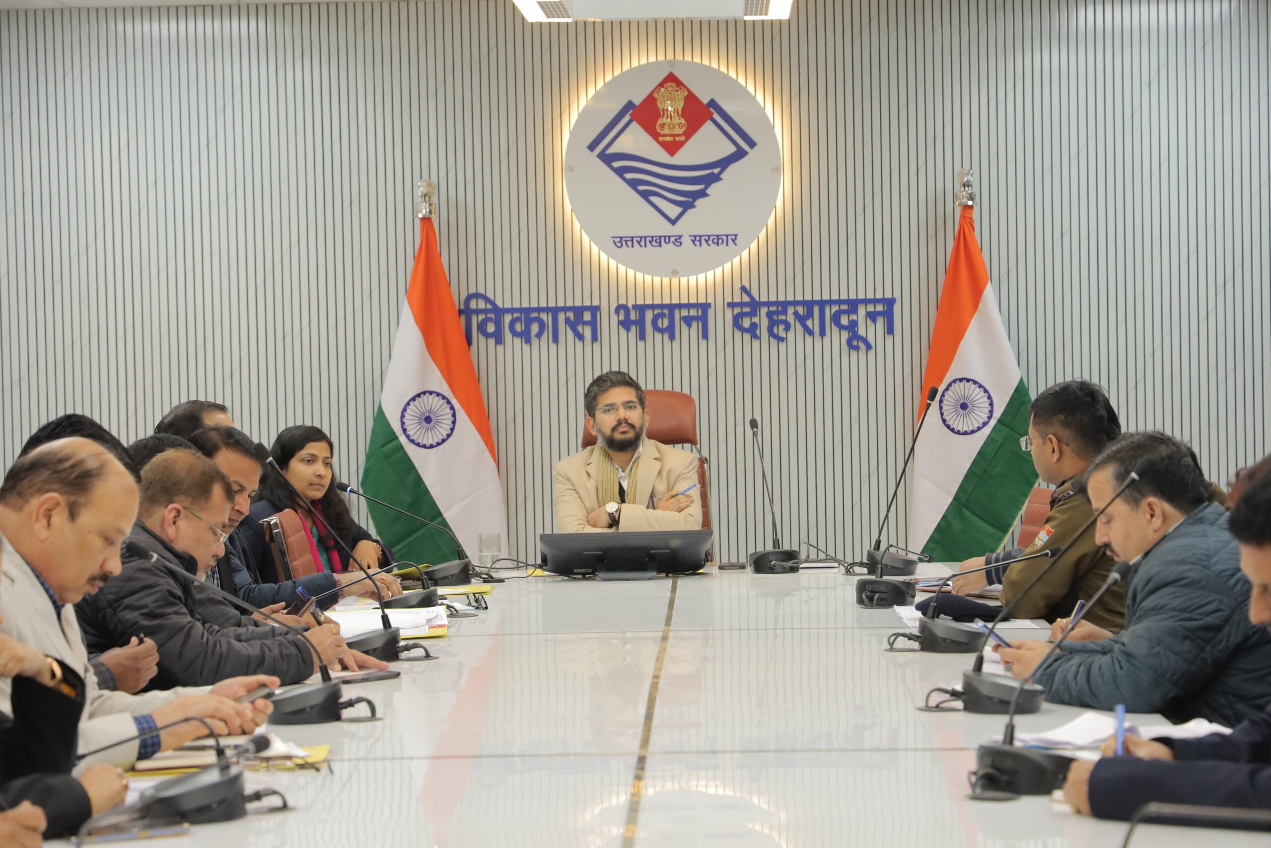  मुख्य विकास अधिकारी अभिनव शाह की अध्यक्षता में मसूरी विन्टरलाईन कार्निवाल आयोजन समिति कि बैठक की।