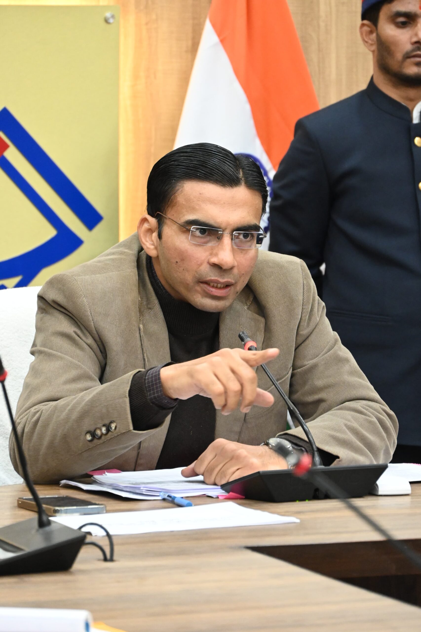  जिलाधिकारी सविन बंसल ने कहा कि कम्पांउडिंग/पेनल्टी के खेल से बाज आएं अधिकारी, खनन माफियाओं पर चलाया कानून का सख्त हंटर। 