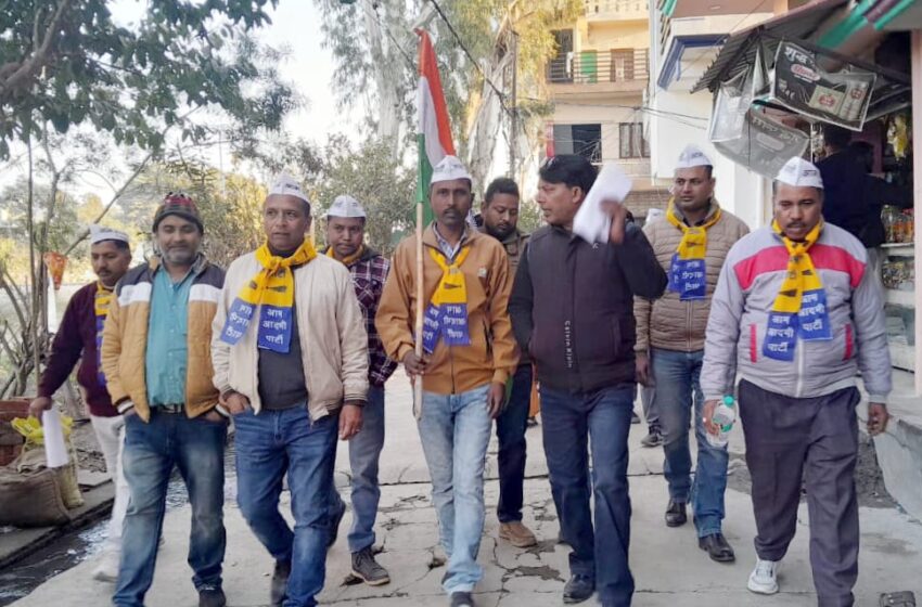  आम आदमी पार्टी महानगर टीम ने विद्या विहार वार्ड 73 सिंगल मंडी में डोर टू डोर अभियान की शुरुआत की।