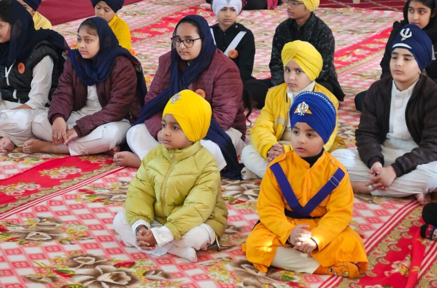  दशम गुरु गोबिंद सिंह जी के सहिब जादौ के शहीदी पर्व पर विशेष दीवान लगा कर बच्चों को गुरु इतिहास की जानकारी दी।