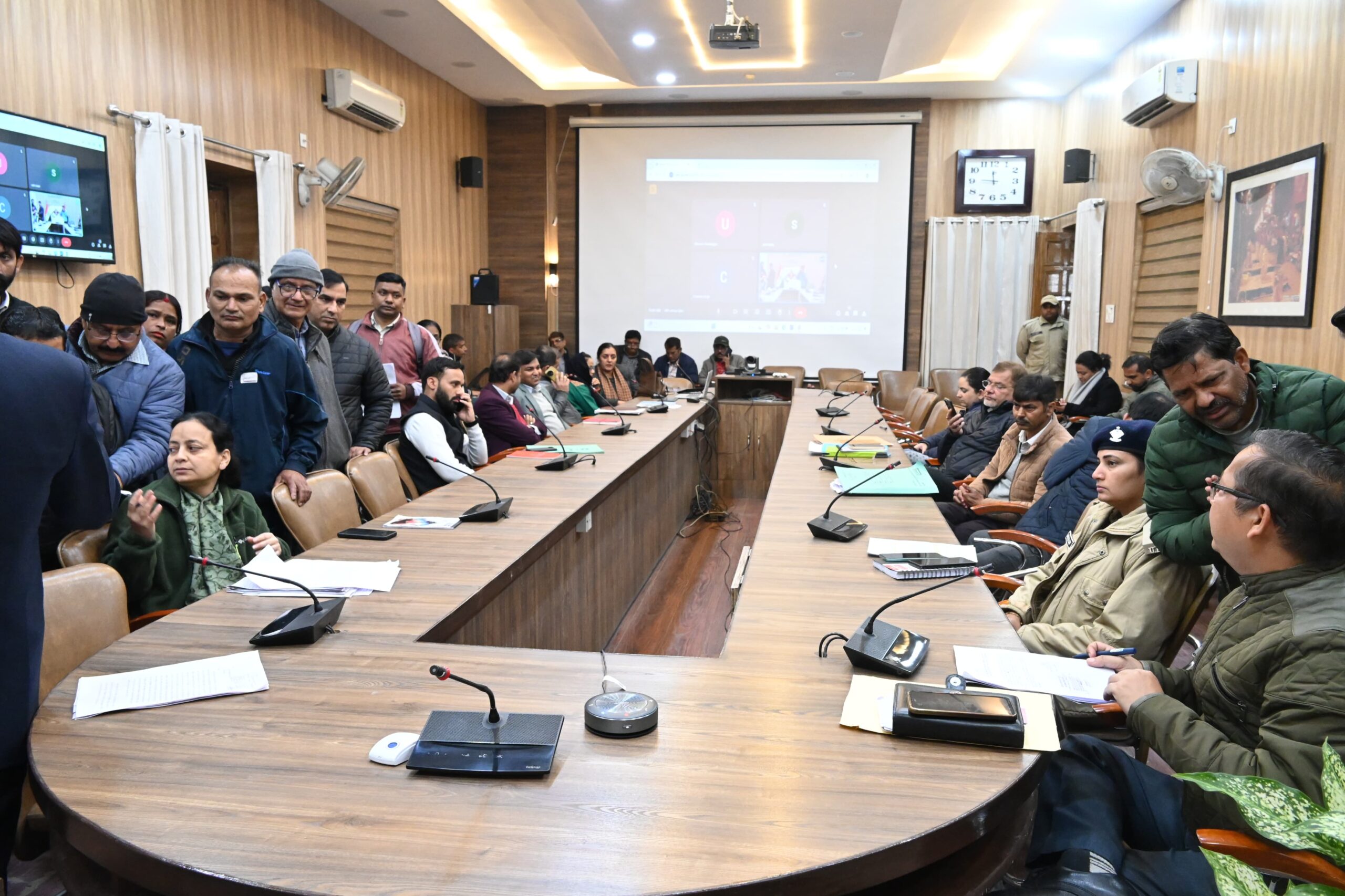  जिलाधिकारी सविन बसंल ने कालसी में आयोजित जनता दर्शन कार्यक्रम में क्षेत्र के लोगों ने स्वास्थ्य सुविधा का किया था अनुरोध। 