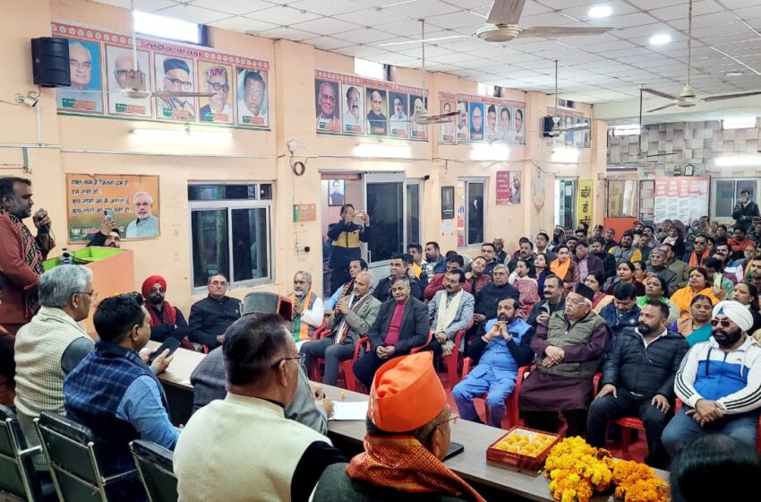  भारतीय जनता पार्टी महानगर के मेयर के प्रत्याशी सौरभ थपलियाल के चुनाव कार्यालय का विधिवत पूजा अर्चना के साथ उद्घाटन किया गया।