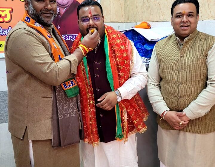  महानगर निगम चुनाव के अंतर्गत वार्ड 27 झंडा बाजार के भारतीय जनता पार्टी के प्रत्याशी वैभव अग्रवाल के चुनाव कार्यालय का विधिवत उद्घाटन किया गया। 