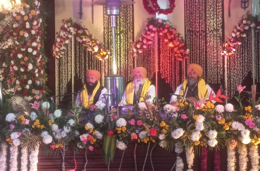  दशम गुरु श्री गुरु गोबिंद सिंह के 358 वे प्रकाश पर्व में गुरुद्वारा रेस कोर्स में विशेष कीर्तन दरबार लगाया।