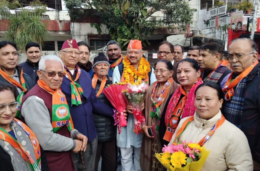  कैंट विधानसभा की विधायक श्रीमती सविता कपूर जी के नेतृत्व में भाजपा मेयर प्रत्याशी सौरभ थपलियाल जी ने जनसंपर्क एवं जनसभाएं की।