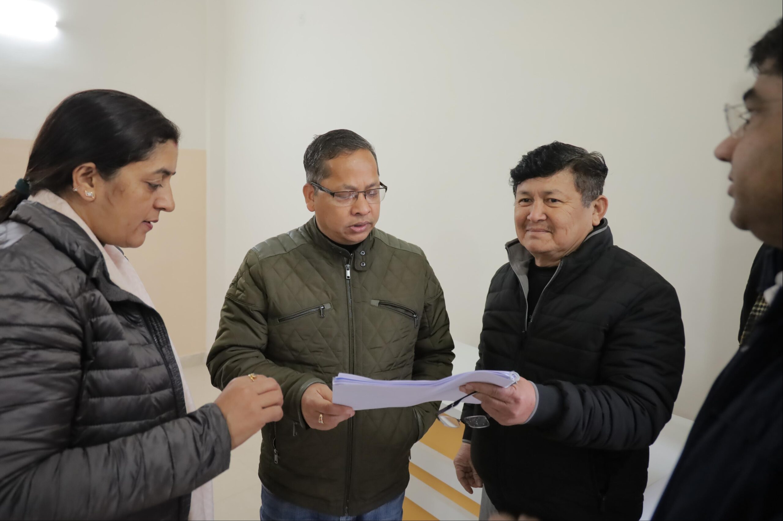  जिलाधिकारी सविन बंसल के प्रयासों का दिखने लगा असर, भिक्षावृत्ति में संलिप्त बच्चे योग और संगीत के साथ शिक्षा की तरफ लौट रहे हैं।