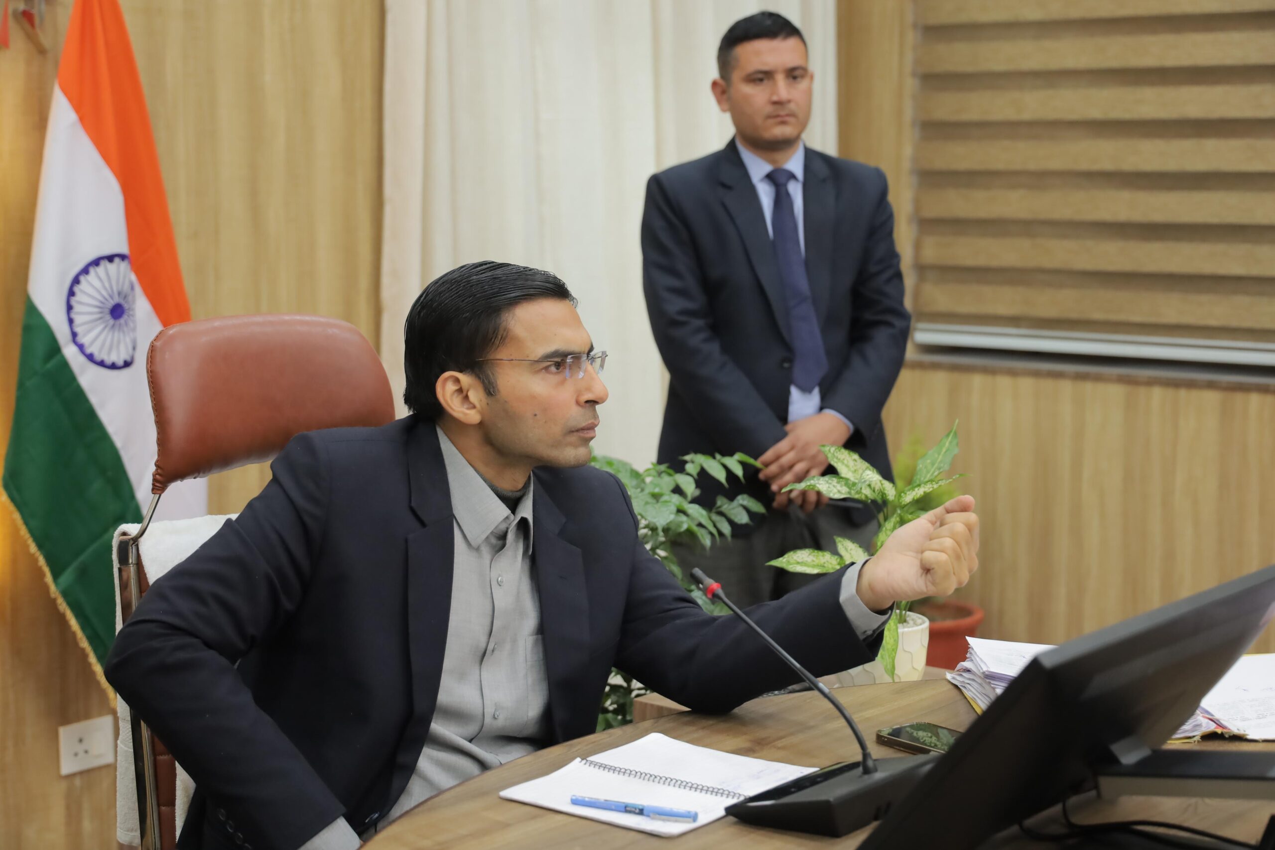  जिलाधिकारी सविन बसंल की 38 वें राष्ट्रीय खेल की तैयारियों के सम्बऩ्ध में बैठक की।