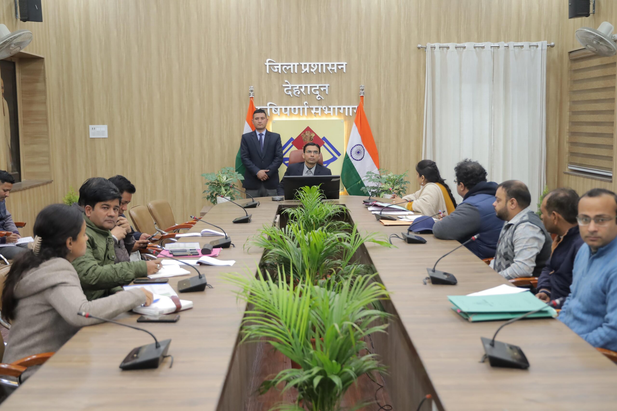  04 ईवी चार्जिंग स्टेशन मा0 सीएम कर  चुकें है जनता का समर्पित, 100 से अधिक वाहन कर चुकें चार्ज।