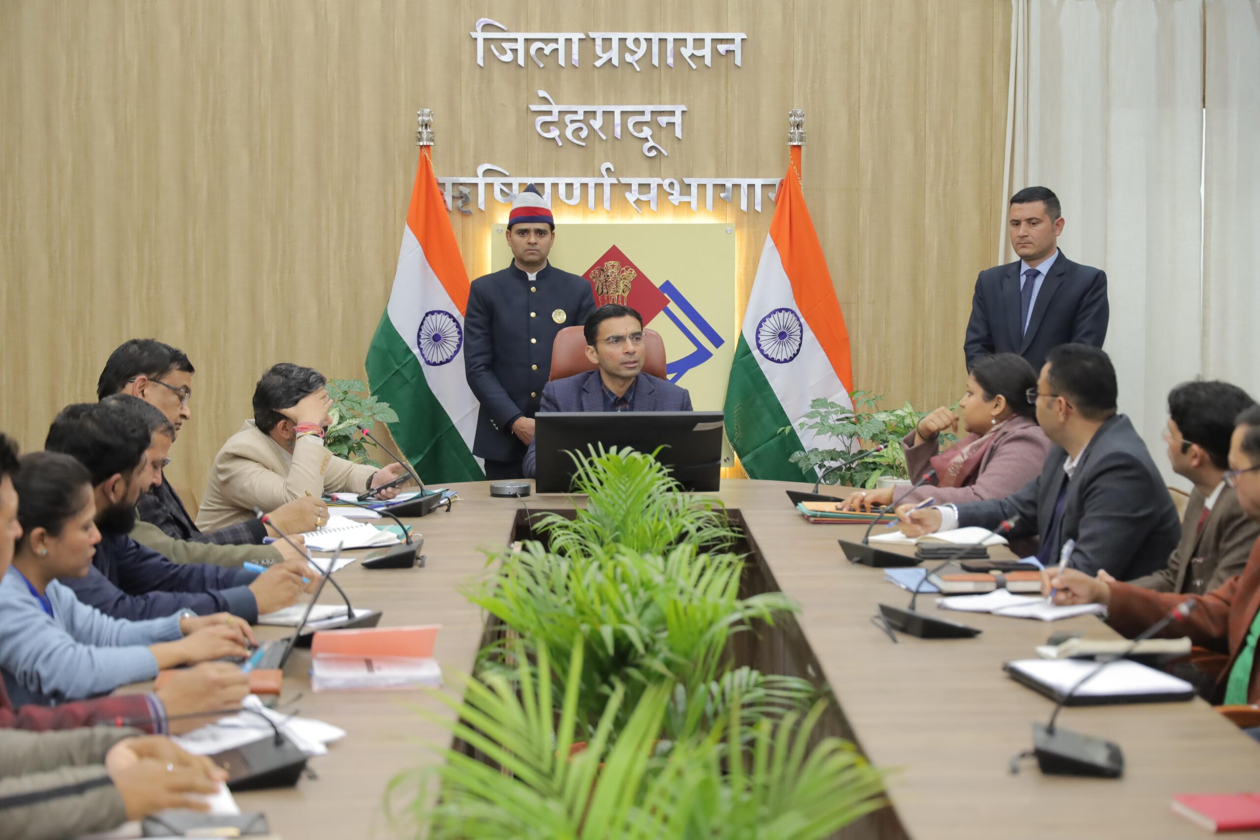  जिलाधिकारी सविन बसंल की अध्यक्षता में 38 वें राष्ट्रीय खेल की तैयारियों के सम्बऩ्ध में मैनजमेंट टीम एवं सम्बन्धित अधिकारियों के साथ बैठक की गई।