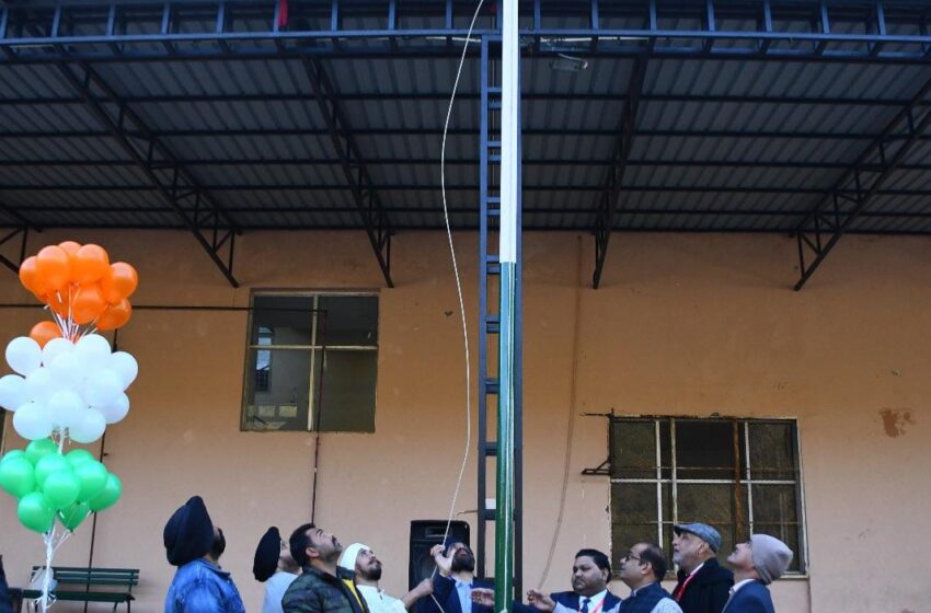  जी.आर.डी. में धुमधाम से मनाया गया गणतन्त्र दिवस।