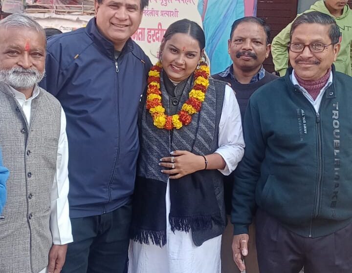  वार्ड नo 18 इंदिरा कॉलोनी से कुमारी वंशिका सोनकर ने विजय हासिल कि।