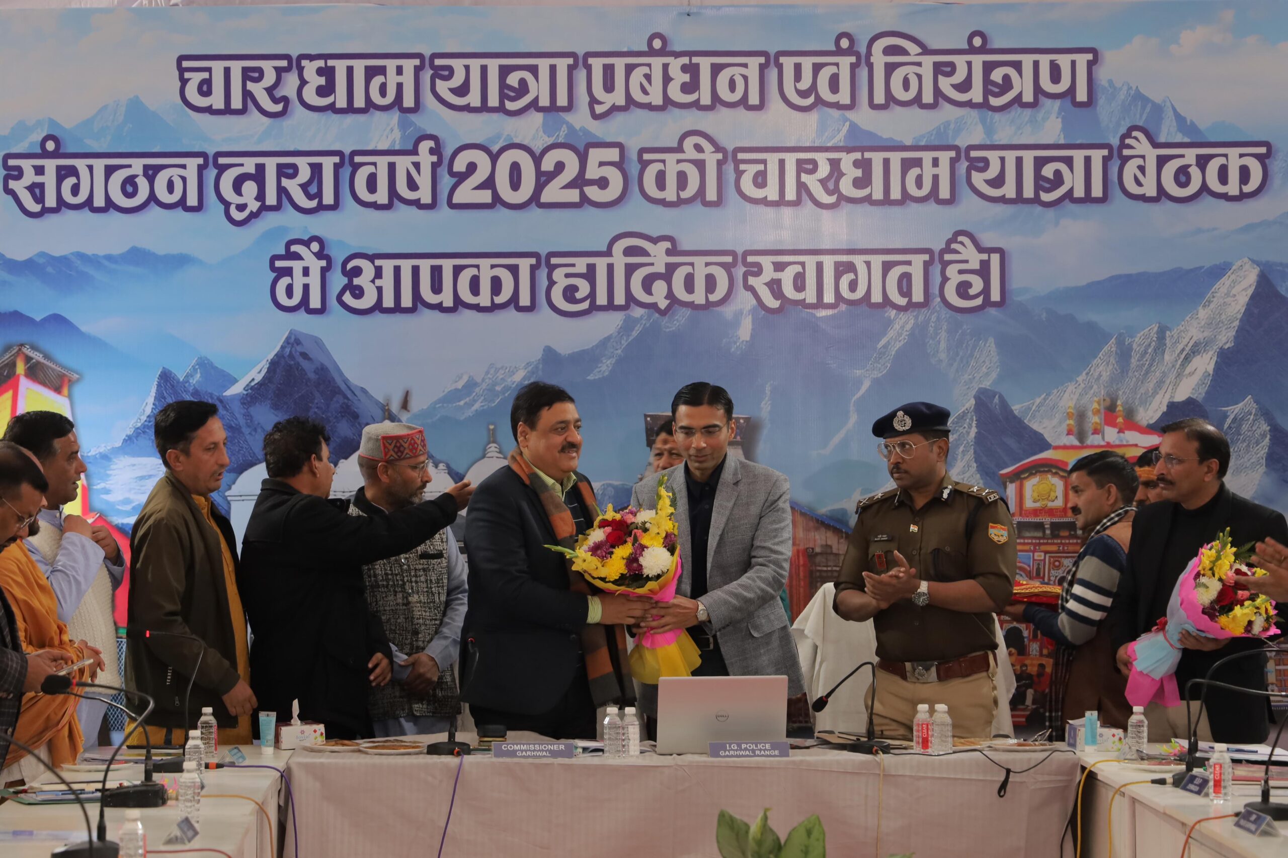  आयुक्त गढ़वाल मंडल विनय शंकर पांडेय की अध्यक्षता में चारधाम यात्रा की तैयारियों को लेकर बैठक आयोजित की।