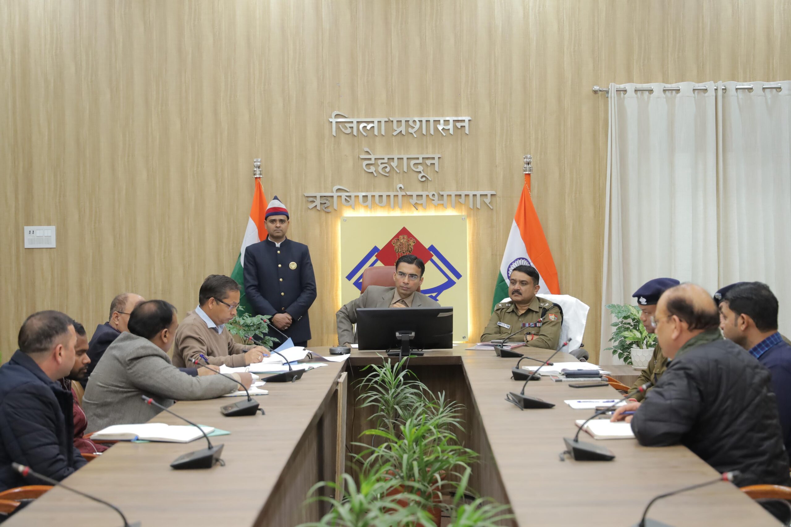  जिलाधिकारी सविन बंसल ने बताया कि नशा बेचने, फार्मा पदार्थों में मिलावट करने वालों पर  अब संगीन धारा में आन द स्पॉट दर्ज होंगे मुकदमे।