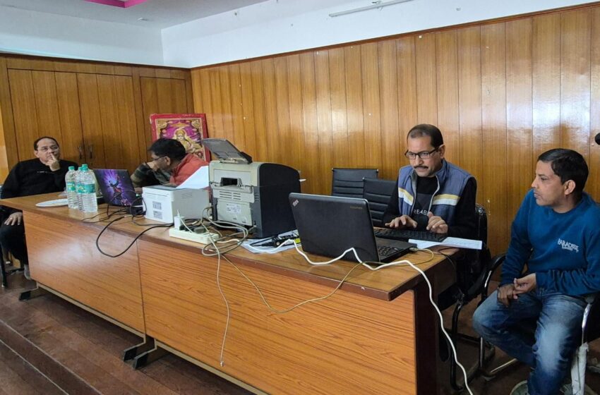  जनपद के शिक्षकों के इनकम सेल्फ टैक्स असेसमेंट/आयकर आगणन प्रपत्र भरने की सुविधा के लिये एक कैंप का आयोजन किया गया।